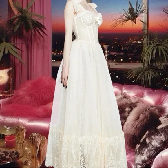 🩷DOLLSKILL WIDOW DANCE WITH DEATH SLEEVELESS MAXI DRESS - IVORY🩷 - Picture 2 of 4